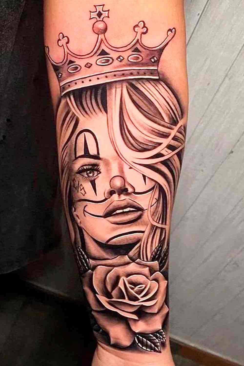 tatuagem-de-mulher-chicana-com-coroa 