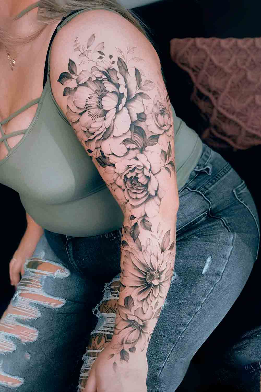 braco-fechado-de-tatuagens-de-flores 