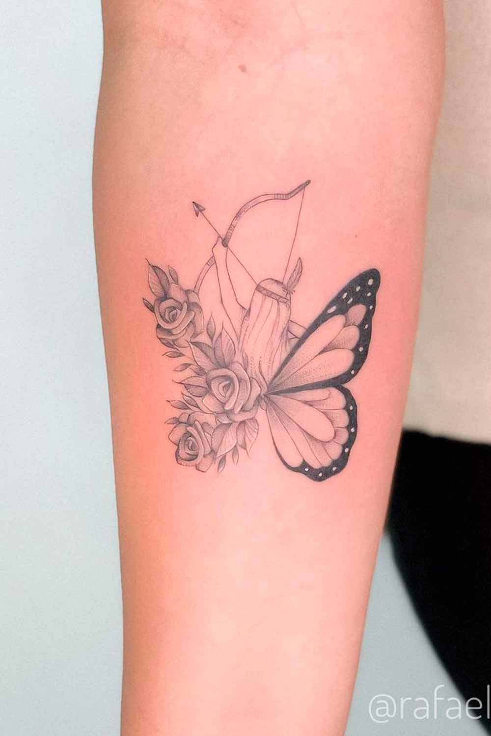tatuagem-de-borboleta-e-arco-flecha 