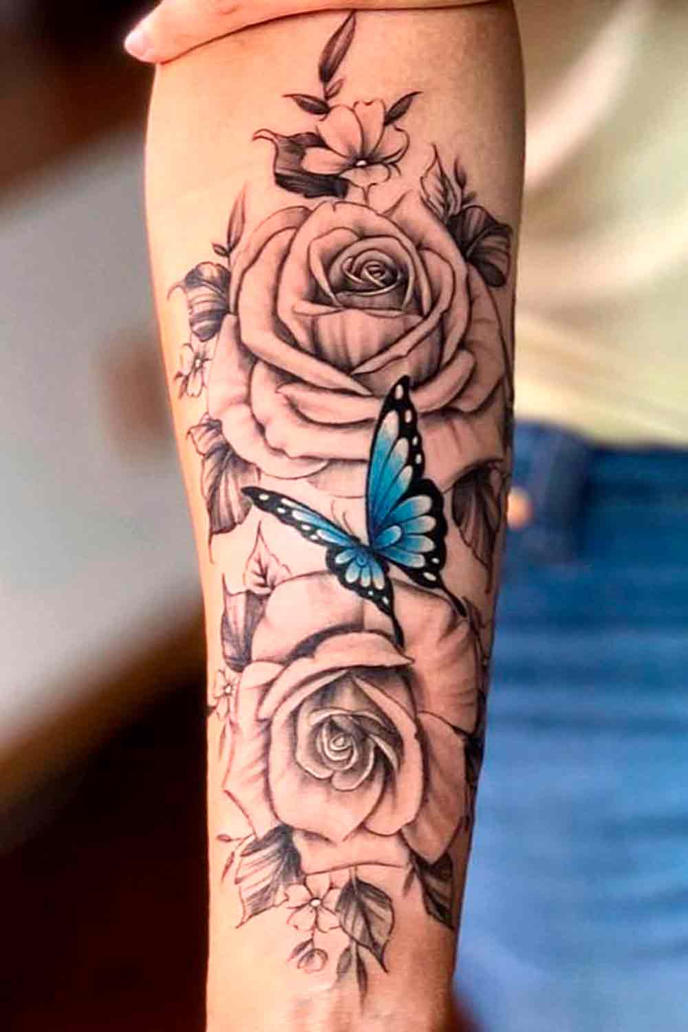 tatuagem-de-rosas-e-borboleta 