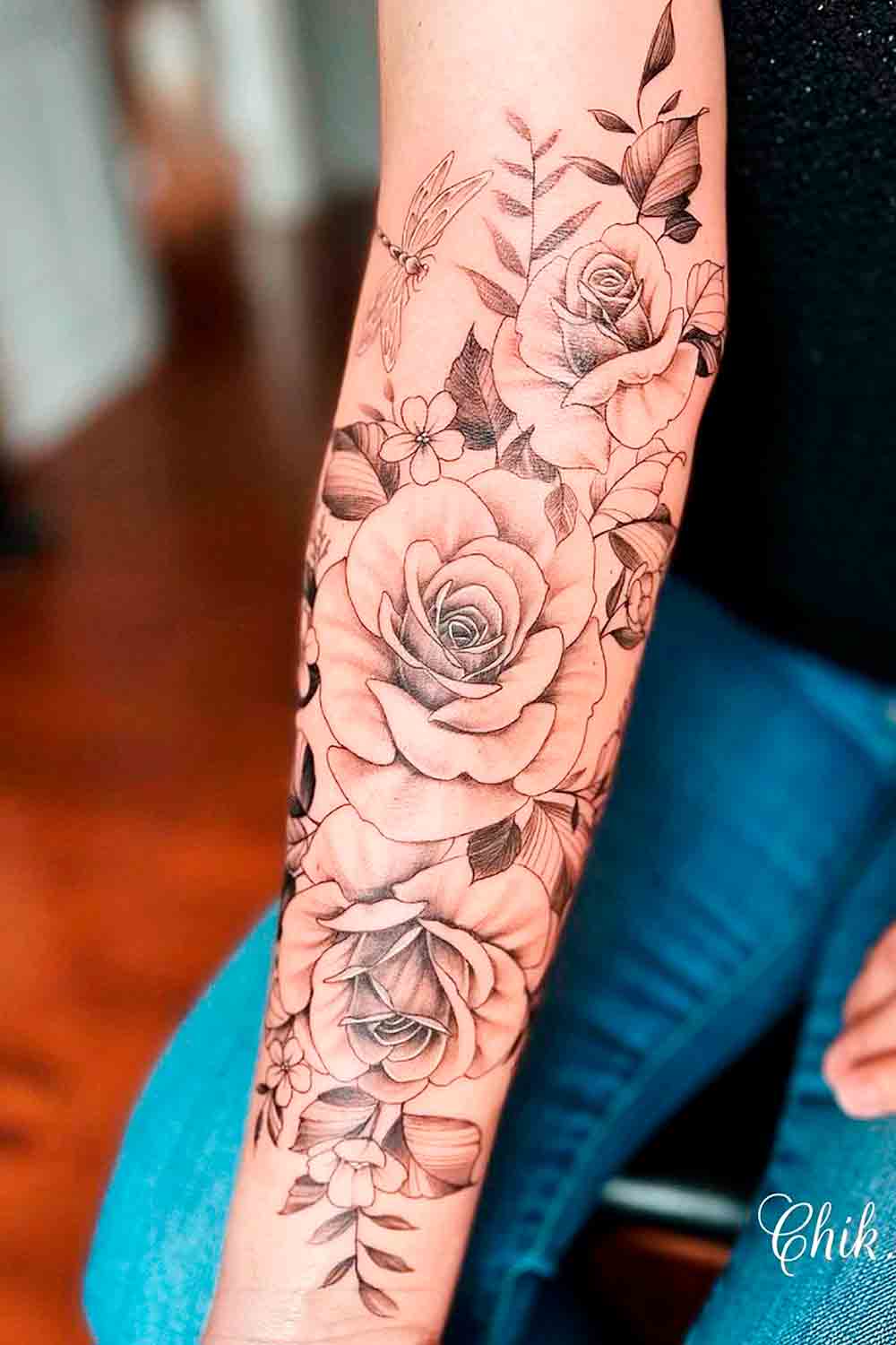 tatuagem-feminina-no-antebraco-de-flores-1 