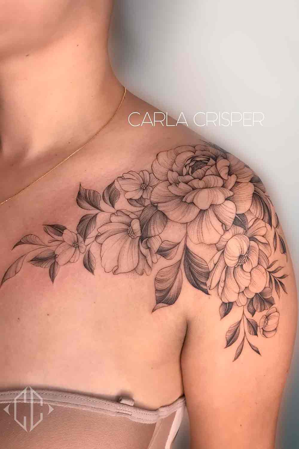 tatuagem-no-ombro-de-flores 