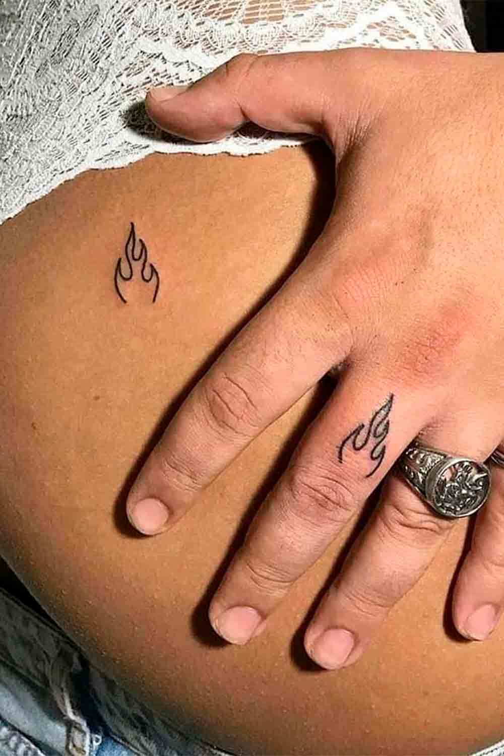 tatuagem-de-casal-chama-fogo 