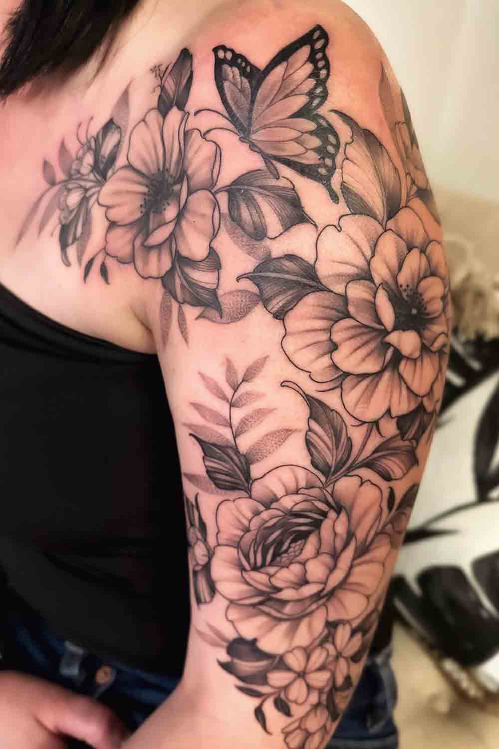 tatuagem-floral-com-borboleta-no-braco 